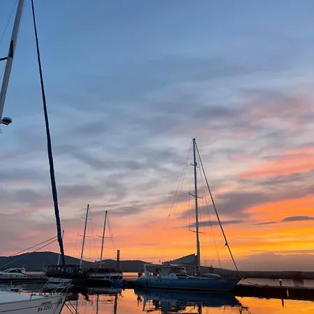 Amara Santa Marina, 소조폴