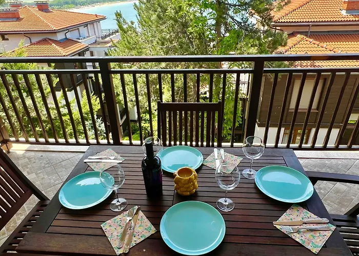 Amara Santa Marina, Lejlighed *