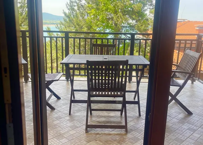 Amara Santa Marina, Lejlighed *